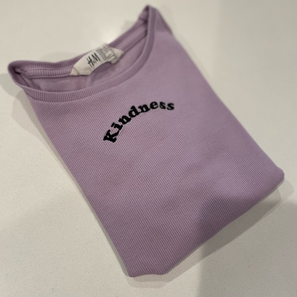 H&M youth purple “kindness” short sleeve shirt - Picture 4 of 5